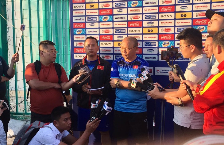 “Mr. Nishino should look at himself first before commenting on others,” says coach Park - ảnh 1