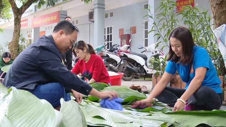 Multiple ways to help people in central Vietnam recover from disaster - ảnh 1