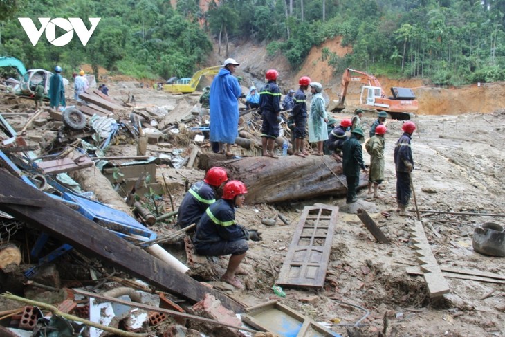 Efforts strengthened to help central Vietnam recover from natural disasters - ảnh 1