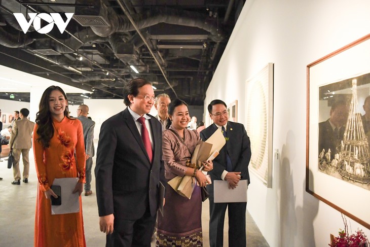 Painting exhibition highlights beauty of Hanoi autumn, ASEAN heritage - ảnh 1