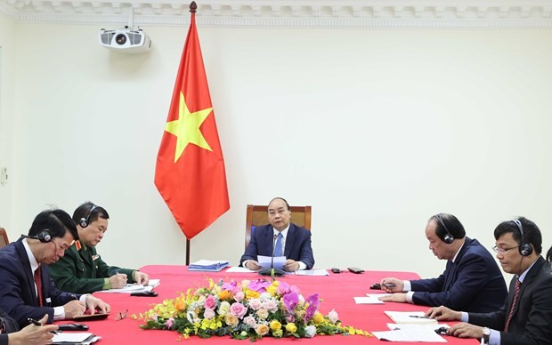 Vietnamese, Cambodian PMs hold online talks to intensify relations - ảnh 1