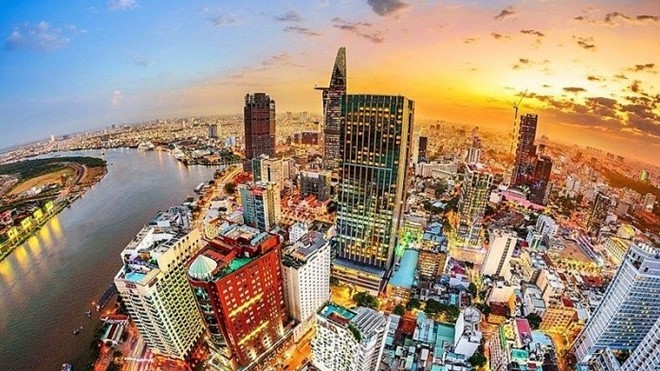 ADB: Vietnam to grow strongly in late 2020, early 2021 - ảnh 1