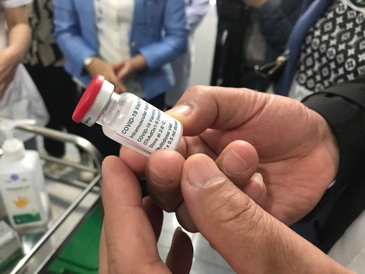 Vietnam to receive over 5.6 million doses of COVID-19 vaccines in two months - ảnh 1