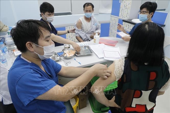 Vietnam reports 285 COVID-19 cases on Thursday - ảnh 1