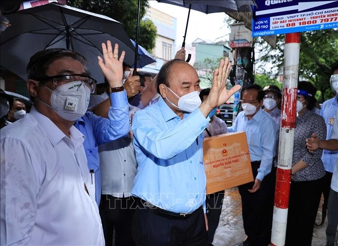 President Nguyen Xuan Phuc inspects pandemic control in Ho Chi Minh City - ảnh 1