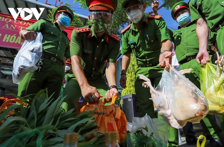 Vietnam determined to contain pandemic soon - ảnh 1
