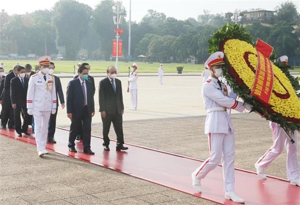 Leaders commemorate President Ho Chi Minh on National Day - ảnh 1