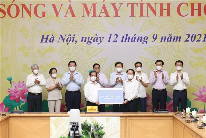 Program to provide computers for disadvantaged students launched  ​ - ảnh 1