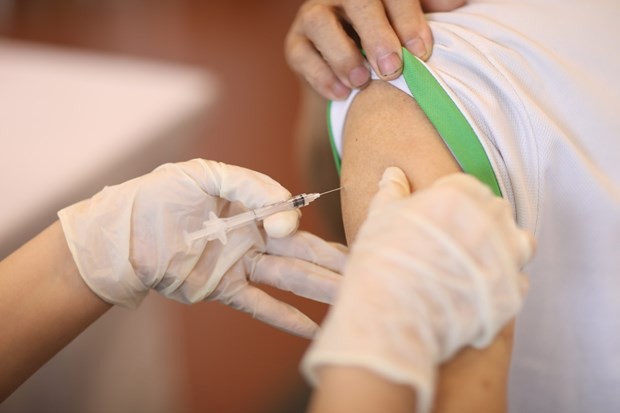 Health Ministry approves Covid-19 vaccination for teenagers - ảnh 1