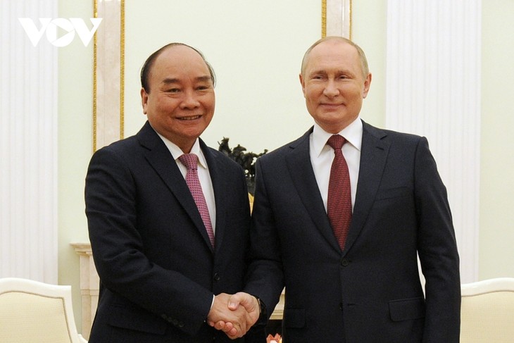 President Nguyen Xuan Phuc holds talks with Russian counterpart Vladimir Putin - ảnh 1