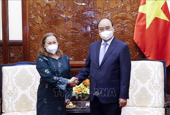 President Nguyen Xuan Phuc receives outgoing Malaysian Ambassador - ảnh 1