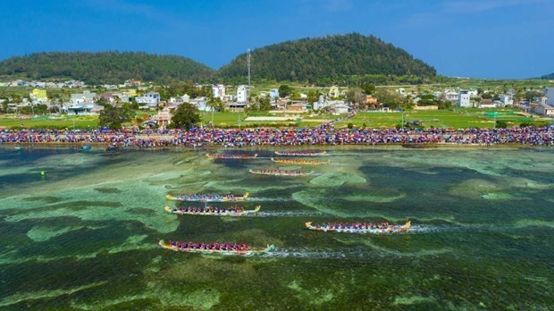 Tu Linh boat racing festival in Ly Son features national ritual, culture - ảnh 1