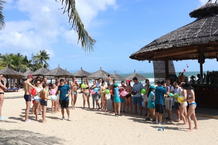 Vietnam determined to reopen to international tourism - ảnh 2