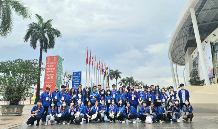 Volunteers’ silent contribution to SEA Games 31 - ảnh 1