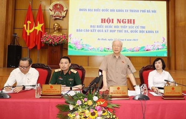 Party chief meets voters in Hanoi - ảnh 1