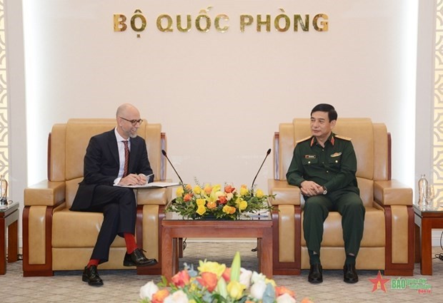 Vietnam, Canada seek to strengthen defense cooperation - ảnh 1