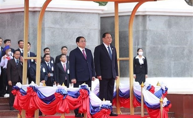 Prime Minister starts official visit to Laos - ảnh 2