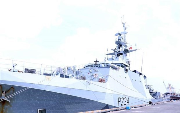 British naval patrol vessel pays friendly visit to HCM City - ảnh 1