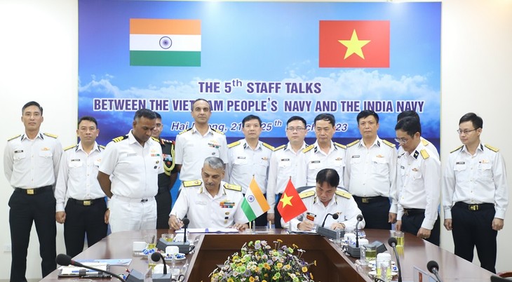 Vietnamese, Indian navies held consultation - ảnh 1