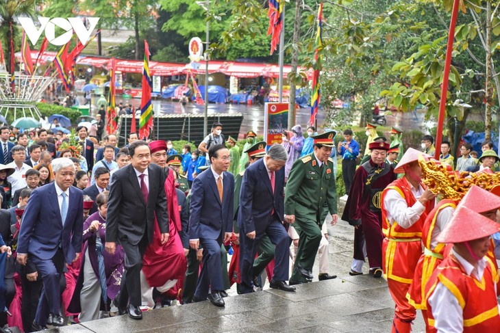 Leaders commemorate Hung Kings in Phu Tho province - ảnh 3
