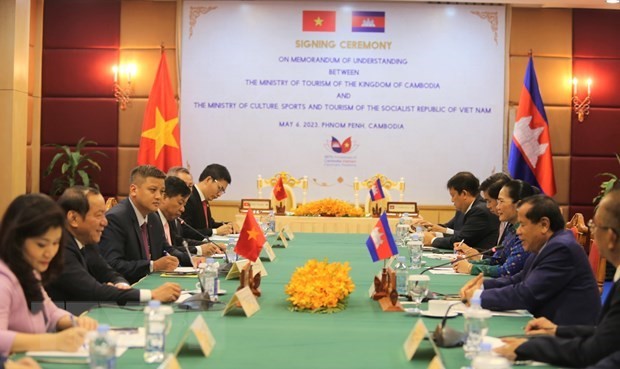 Vietnam, Cambodia agree to promote tourism, sports cooperation - ảnh 1