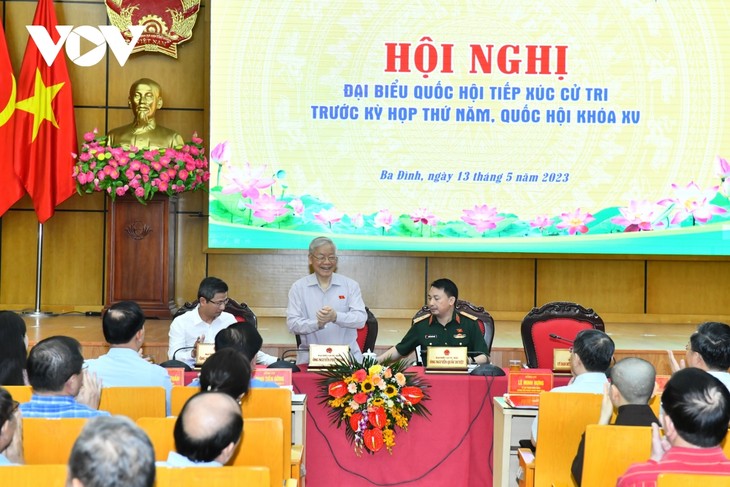 Party leader Nguyen Phu Trong meets voters in Hanoi - ảnh 2