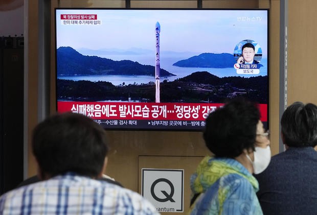 North Korea test fires ballistic missile into Sea of Japan, South Korea says - ảnh 1