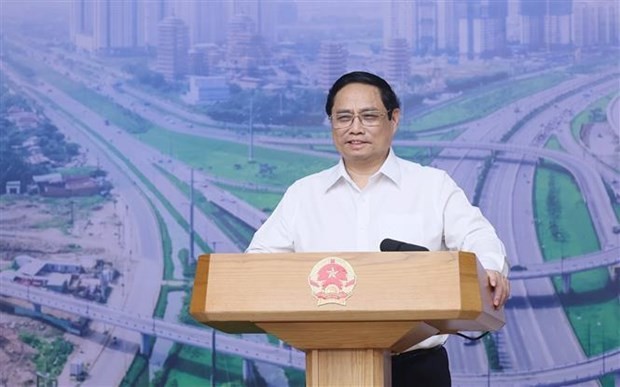 PM urges settlement of site clearance, material problems of transport projects - ảnh 1