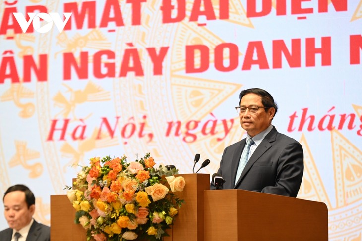 PM urges to develop a strong, united business community - ảnh 1