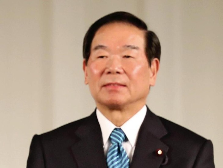 NA Chairman Vuong Dinh Hue congratulates Japanese Lower House Speaker Nukaga Fukushiro - ảnh 1