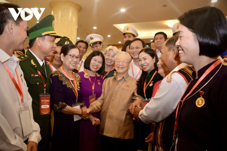 Party leader meets with role models in following President Ho Chi Minh’s moral example - ảnh 1