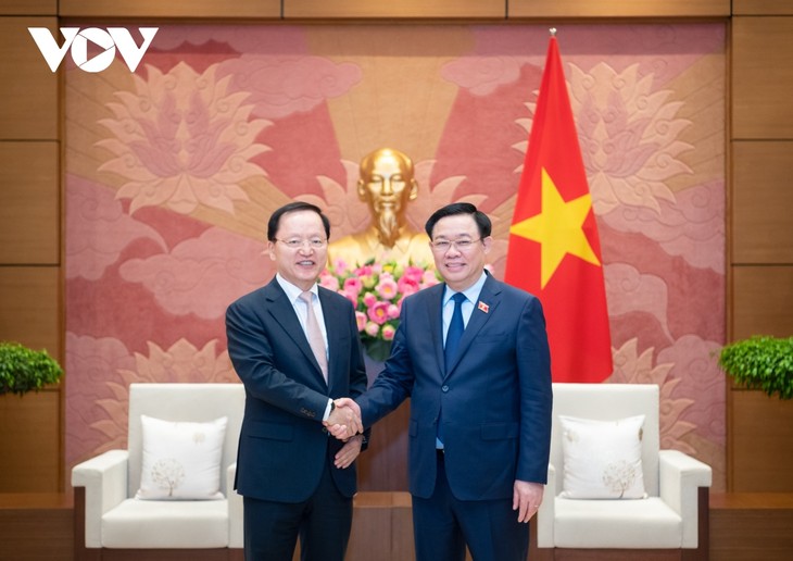 Vietnamese NA pledges favorable legal framework for foreign investors - ảnh 1