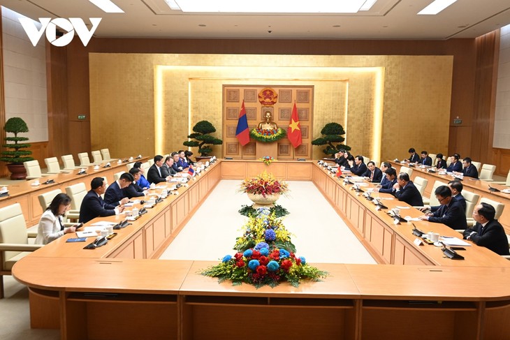 Prime Minister urges to promote Vietnam-Mongolia Inter-government Committee mechanism to boost ties - ảnh 1