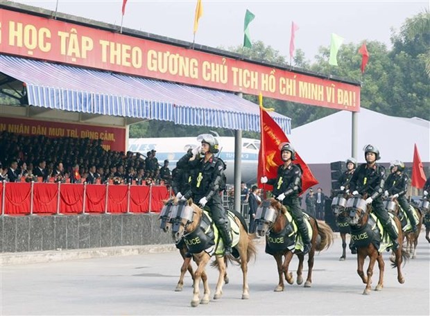 Vietnamese, Mongolian Presidents visit Mobile Police High Command - ảnh 2