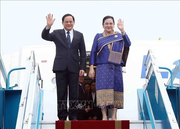 Lao PM arrives in Hanoi, begining official visit to Vietnam - ảnh 1