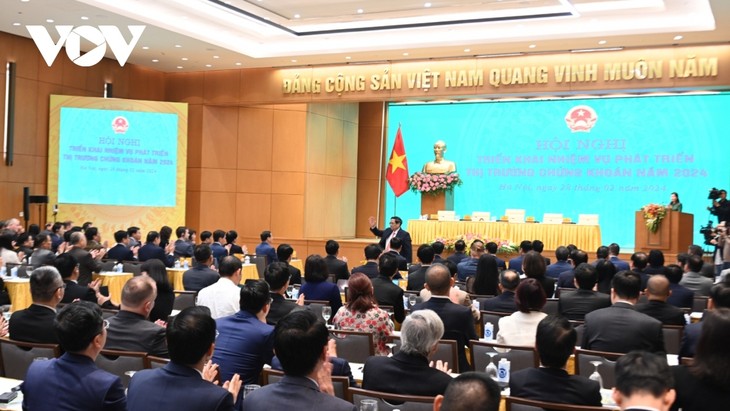 PM Pham Minh Chinh chairs conference on stock market development - ảnh 1