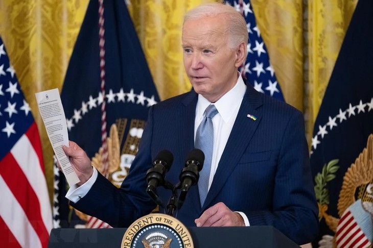 Biden says US military to airdrop food and supplies into Gaza - ảnh 1