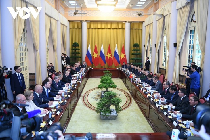 Vietnam, Russia sign several cooperative agreements during Putin’s visit - ảnh 1