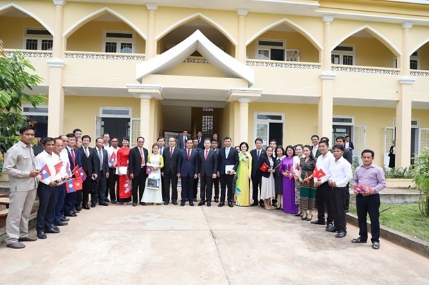 Bàn giao Trường THCS Hữu nghị Lào - Việt cho Lào - ảnh 1