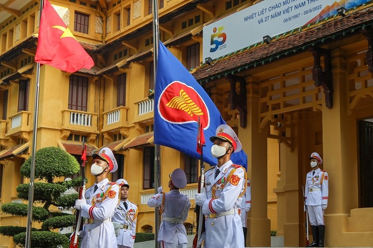 Việt Nam nỗ lực cùng ASEAN xây dựng Cộng đồng vững mạnh - ảnh 1