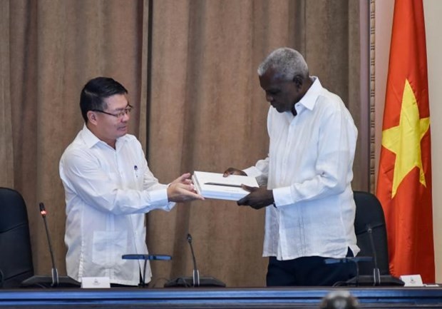 Quốc hội Cuba tiếp nhận quà tặng của Quốc hội Việt Nam - ảnh 1