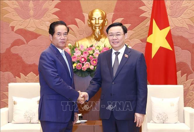Chủ tịch Quốc hội Vương Đình Huệ tiếp Đoàn đại biểu cấp cao Thủ đô Phnom penh, Vương quốc Campuchia - ảnh 1