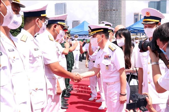 Nhóm tàu huấn luyện tuần tra trên biển của Hải quân Hàn Quốc thăm Thành phố Hồ Chí Minh - ảnh 1