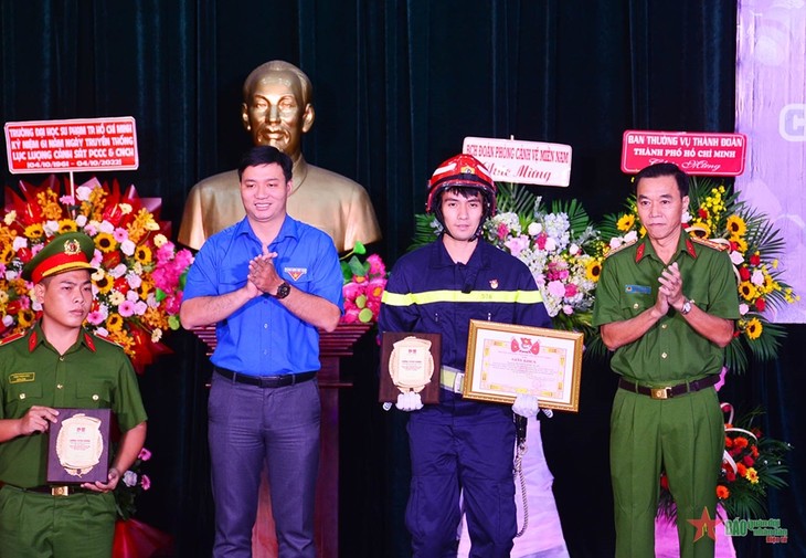 Thành phố Hồ Chí Minh tuyên dương 61 gương cán bộ chiến sĩ Phòng cháy chữa cháy và cứu hộ, cứu nạn - ảnh 1