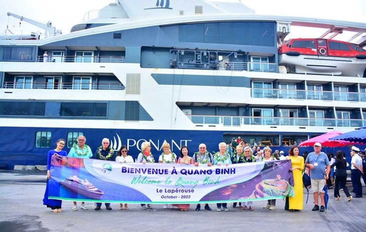 Quảng Bình lần đầu tiên đón tàu du lịch quốc tế - ảnh 1