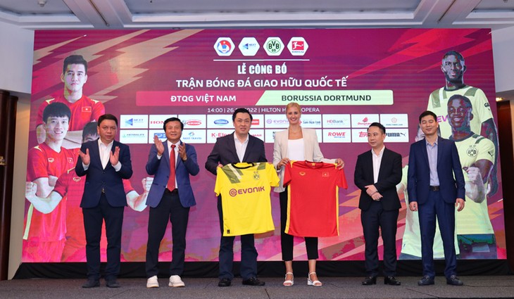 Tuyển Việt Nam đá giao hữu với CLB Borussia Dortmund tại Mỹ Đình - ảnh 1