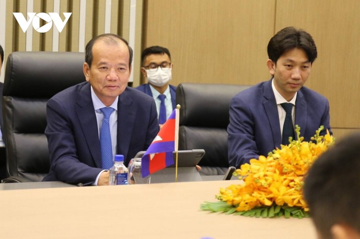 Việt Nam và Campuchia đẩy mạnh hợp tác về bưu chính viễn thông và chuyển đổi số   - ảnh 2