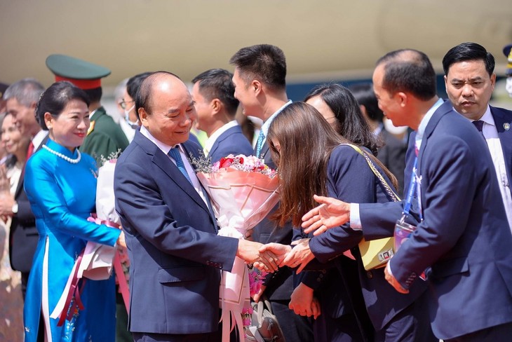 Chủ tịch nước Nguyễn Xuân Phúc đến Bangkok, bắt đầu thăm chính thức Vương quốc Thái Lan và dự Hội nghị APEC lần thứ 29 - ảnh 4