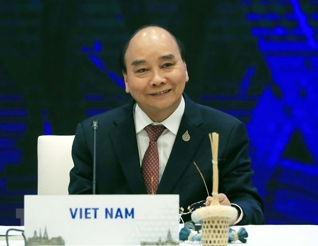 Chủ tịch nước Nguyễn Xuân Phúc đề xuất tăng cường hợp tác liên khu vực - ảnh 1