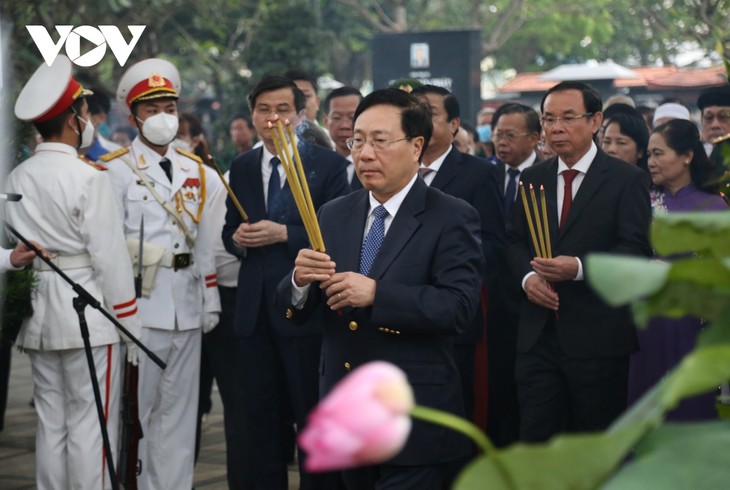 Lãnh đạo Đảng, Nhà nước dâng hương, dâng hoa Thủ tướng Võ Văn Kiệt - ảnh 1